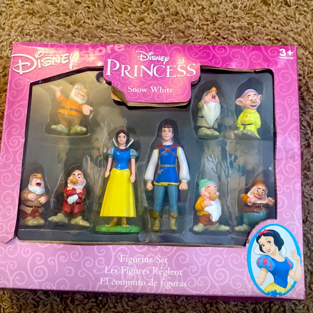 NIB Disney Parks Snow White & The Seven Dwarfs Poseable Figure Set